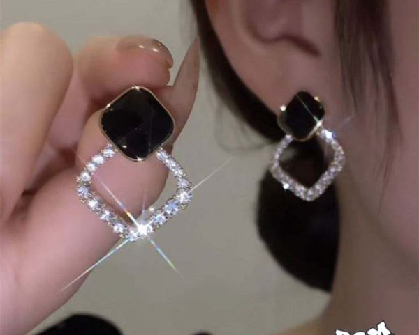 Korean Black Zircon Rhombus Earrings – Shiny Resin Fashion Jewelry for Women