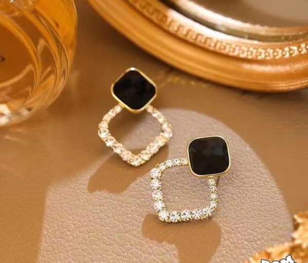 Korean Black Zircon Rhombus Earrings – Shiny Resin Fashion Jewelry for Women