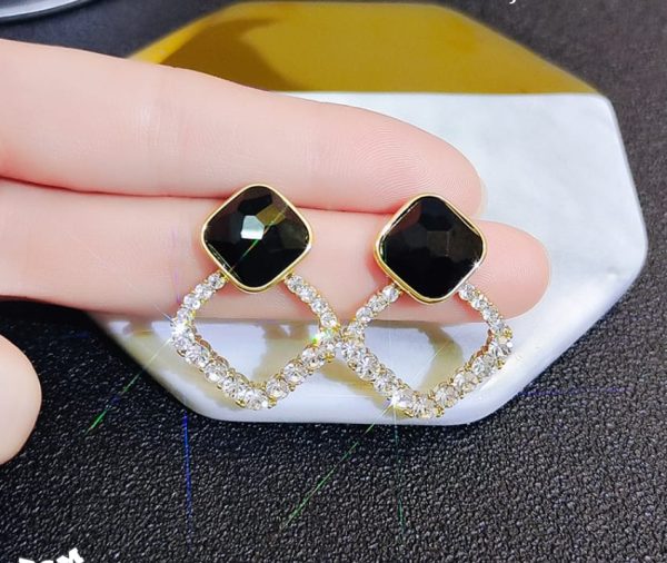 Korean Black Zircon Rhombus Earrings – Shiny Resin Fashion Jewelry for Women